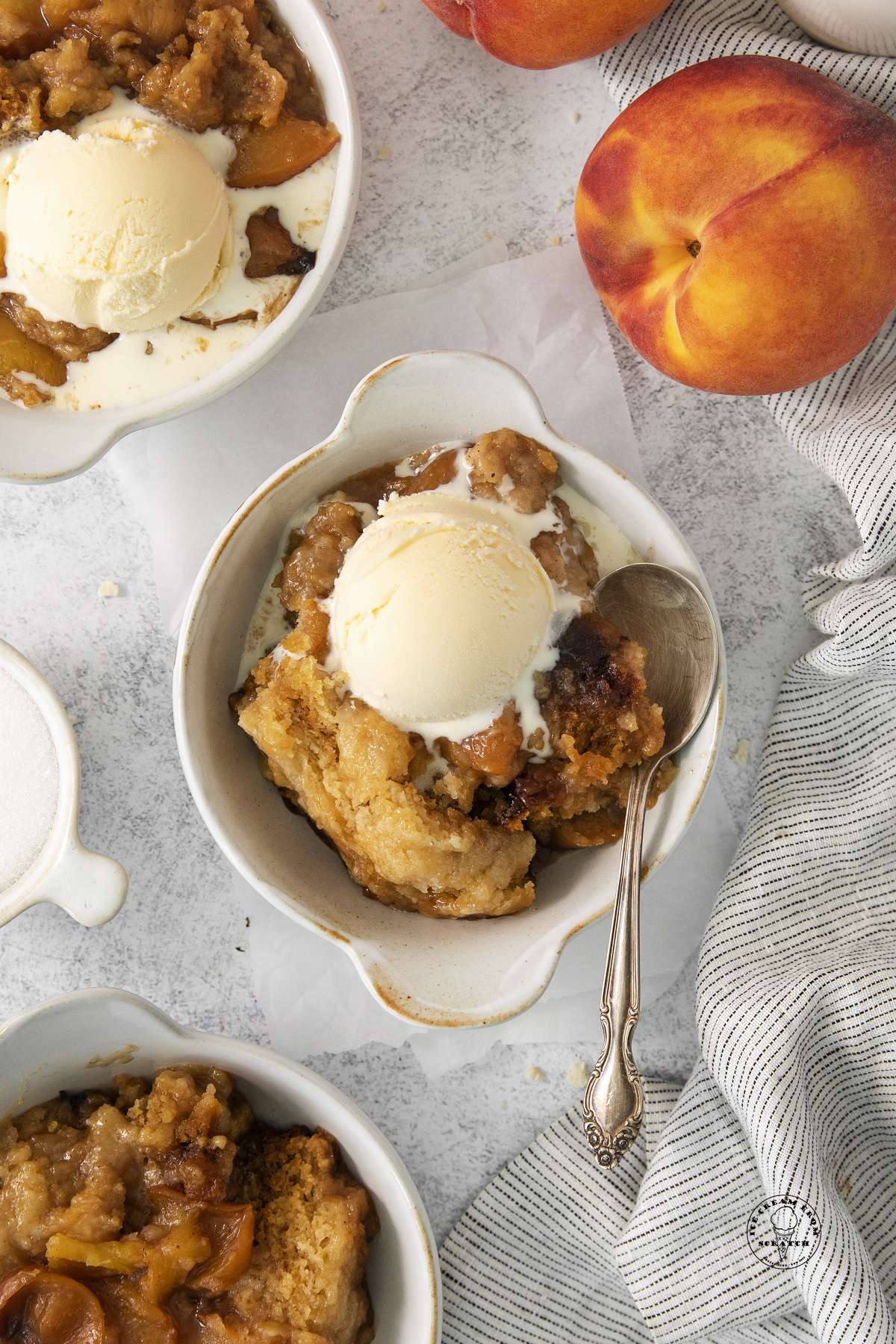 Easy Crockpot Peach Cobbler With Cake Mix